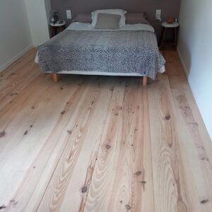Chambre en parquet massif pin des Landes choix économique largeur 140mm