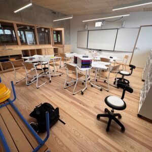 Salle de classe de Gradignan en parquet massif pin maritime sans noeud largeur 100mm
