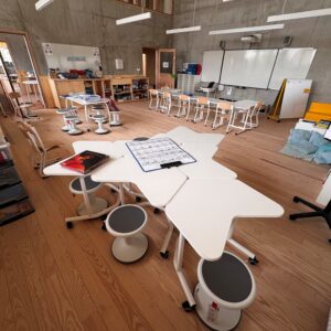 Salle de classe de Gradignan en parquet massif pin maritime sans noeud largeur 100mm